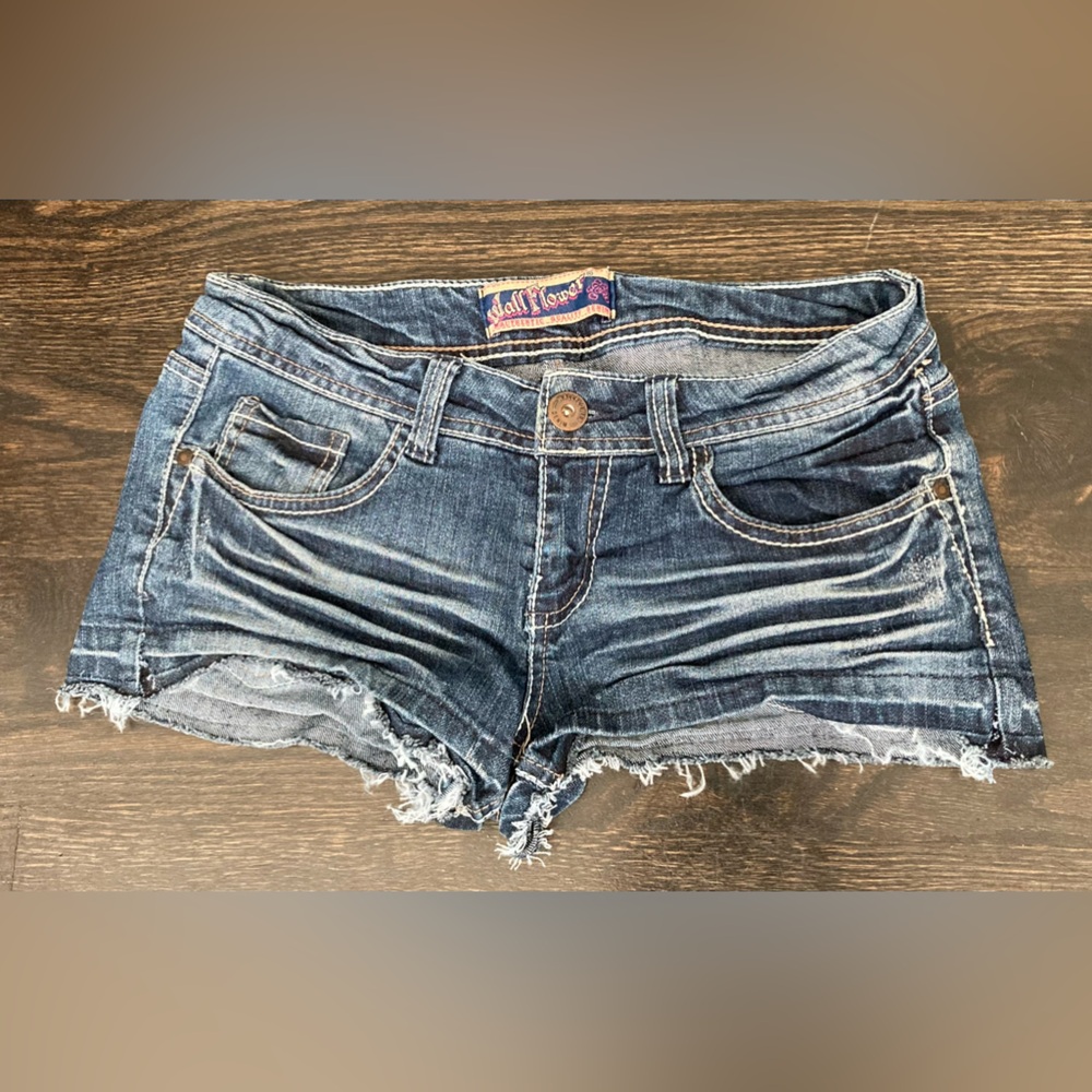 WallFlower Cut-Off Style Mid Rise Denim Flap Pocket Short Shorts Junior’s Size 7